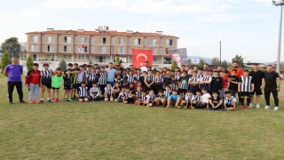 Nazilli Belediyespor’lu futbolcular genç sporcular ile bir araya geldi