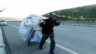 Alüminyum ve teneke hurdaları toplayarak bin 373 kilometre yol yürüyecek