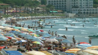 Bayram bitti ancak Kuşadası'nda yoğunluk devam ediyor