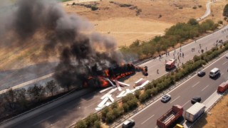 İzmir-Aydın Otoyolunda saman yüklü tır yandı