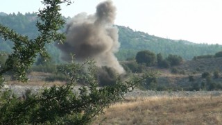 Tarlasını sürerken savaştan kalma patlamamış top mermisi buldu