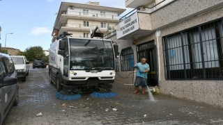 Kuşadası’nın farklı mahallelerinde temizlik çalışması sürüyor