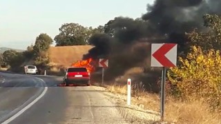 Alev alev yanan otomobil demir yığınına döndü