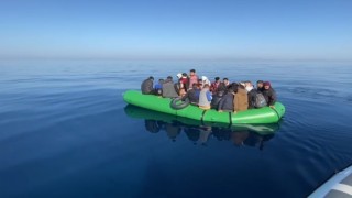 Kuşadası'nda 30 düzensiz göçmen kurtarıldı