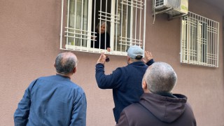 Polis yaşlı kadına dakikalarca dil döktü 