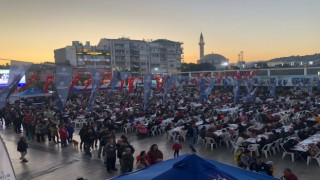 Büyükşehir’in iftar sofralarında vatandaşlar buluşmaya devam ediyor