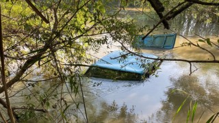 Otomobil Menderes Nehri'ne düştü