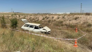 Şarampole yuvarlanan aracından sağ çıktı, yardım isterken tır çarpınca öldü