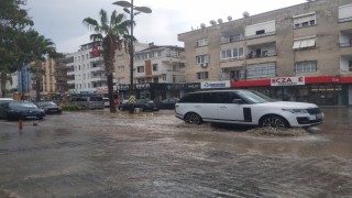 Didim’de sağanak yağış etkili oldu