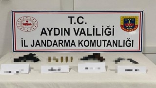 Arka koltuğa saklananlar jandarmanın dikkatinden kaçmadı