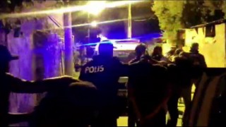 Eve gelen davetsiz misafirler polis çıkınca uyuşturucu partileri alt üst oldu