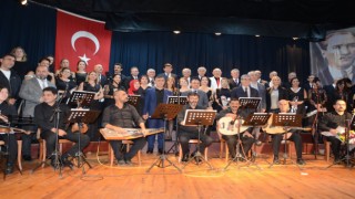 Nazilli Öğretmenler Korosu öğretmenler gününde coşturdu