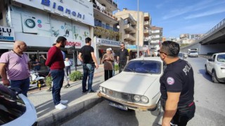 Seyir halindeki araçtan fırlayan lastik alt yola düştü