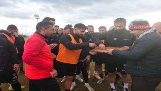 Alem gençlikten Naz-Naz'a baklava dopingi