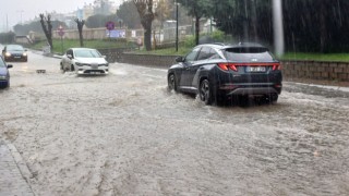 Aydın’da yağmur vatandaşlara zor anlar yaşattı 