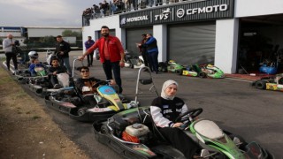 Nazilli go-kart pistinde gençler doyasıya eğlendi 