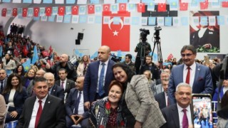 Akşener'e İYİ Parti'li İnal'ın eşinden unutulmaz hediye 