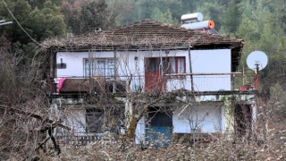 Komşusunu öldürüp evine taziyeye gitmişler 