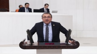 CHP’Lİ EVRİM KARAKOZ: “OYUNU ALAMADIĞINIZ AYDINLILARI JES’LERLE Mİ CEZALANDIRIYORSUNUZ?”