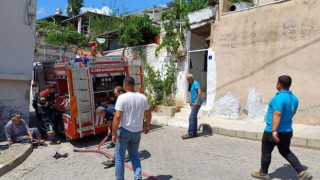 Belediye ekiplerinin dikkati, yaşlı kadını kurtardı