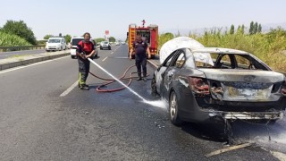 Araç yangınında sürücü canını zor kurtardı 