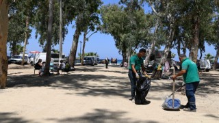 Kuşadası plajlarında temizlik çalışması 