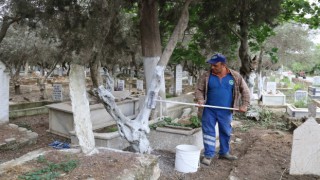 Yenipazar’da Bayram Öncesi Mezarlıklar Temizleniyor