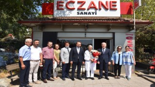 İl Sağlık Müdürü Şenkul, mesleğinde 50 yılını dolduran eczacıyı onurlandırdı