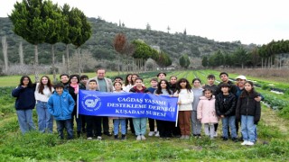 Kuşadası Belediyesi’nden öğrencilere karne hediyesi