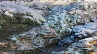 Patlayan su borusundan fışkıran sular görsel şölene dönüştü