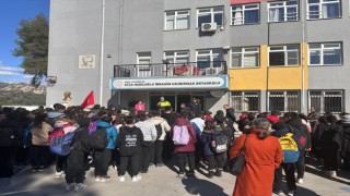 Trafik ekipleri, öğrenciler ile birlikte yaya önceliğine dikkat çekti