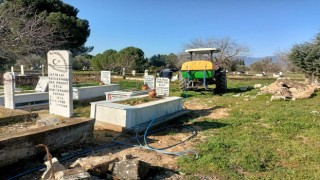 Karacasu'da mezarlar temizlendi