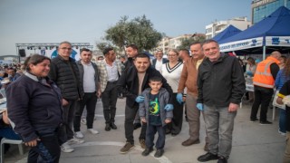 Kuşadası Belediyesi'nden Kadir Gecesi'nde 2 bin kişilik iftar yemeği