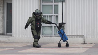 Meydandaki boş çanta bomba paniğine neden oldu