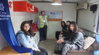 Aydınlılar deprem simülatöründe 7.4 şiddetinde depremi yaşıyor