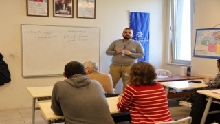 BAŞKAN ÇERÇİOĞLU'NUN ÇALIŞMALARI İLE HER YAŞTAN AYDINLI İNGİLİZCE ÖĞRENİYOR