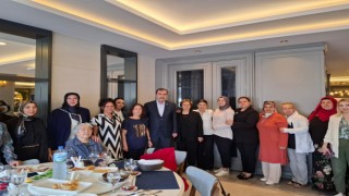 "AK Parti'den Anneler Günü'nde Anlamlı Buluşma"