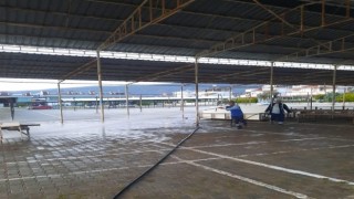 Akbük Semt Pazarı, belediye ekiplerince temizlendi