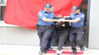 Anne bebeğini döven erkek arkadaşından şikayetçi oldu