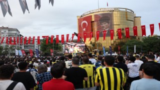 Aydın Büyükşehir’in kurduğu dev ekranda izlediler, şampiyonluğu kutladılar