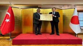 Aydın’ın başarılı müdürü Mumcu’ya Japonya İmparatorluk Nişanı verildi