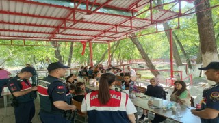 Bozdoğan'da jandarma ekiplerinden bilgilendirici devriye