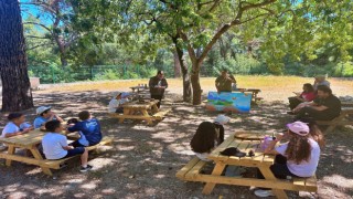 Büyükler kirletti küçükler temizledi