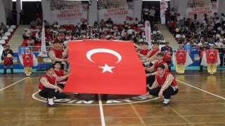 Gençlerin gösterileri ayakta alkışlandı