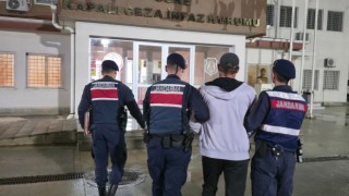 Jandarma şüphesinde haklı çıktı, aranan şahıs yakayı ele verdi