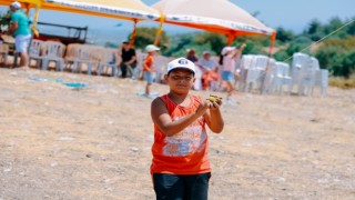 Akköy'de rengarenk uçurtmalar gökyüzünü süsledi