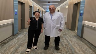 Ameliyatla kanser riskini atlatan genç anne, korkularından kurtuldu