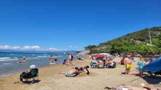 Dilek Yarımadası ve Tavşanburnu tatilcilerin akınına uğradı