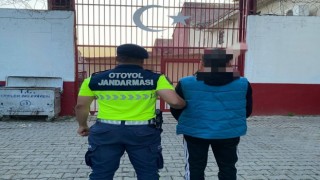 Düzensiz göçmenlerin arasına gizlenen şahıs suç makinesi çıktı