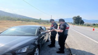 Karacasu’da jandarmadan emniyet kemeri ve hız uyarısı